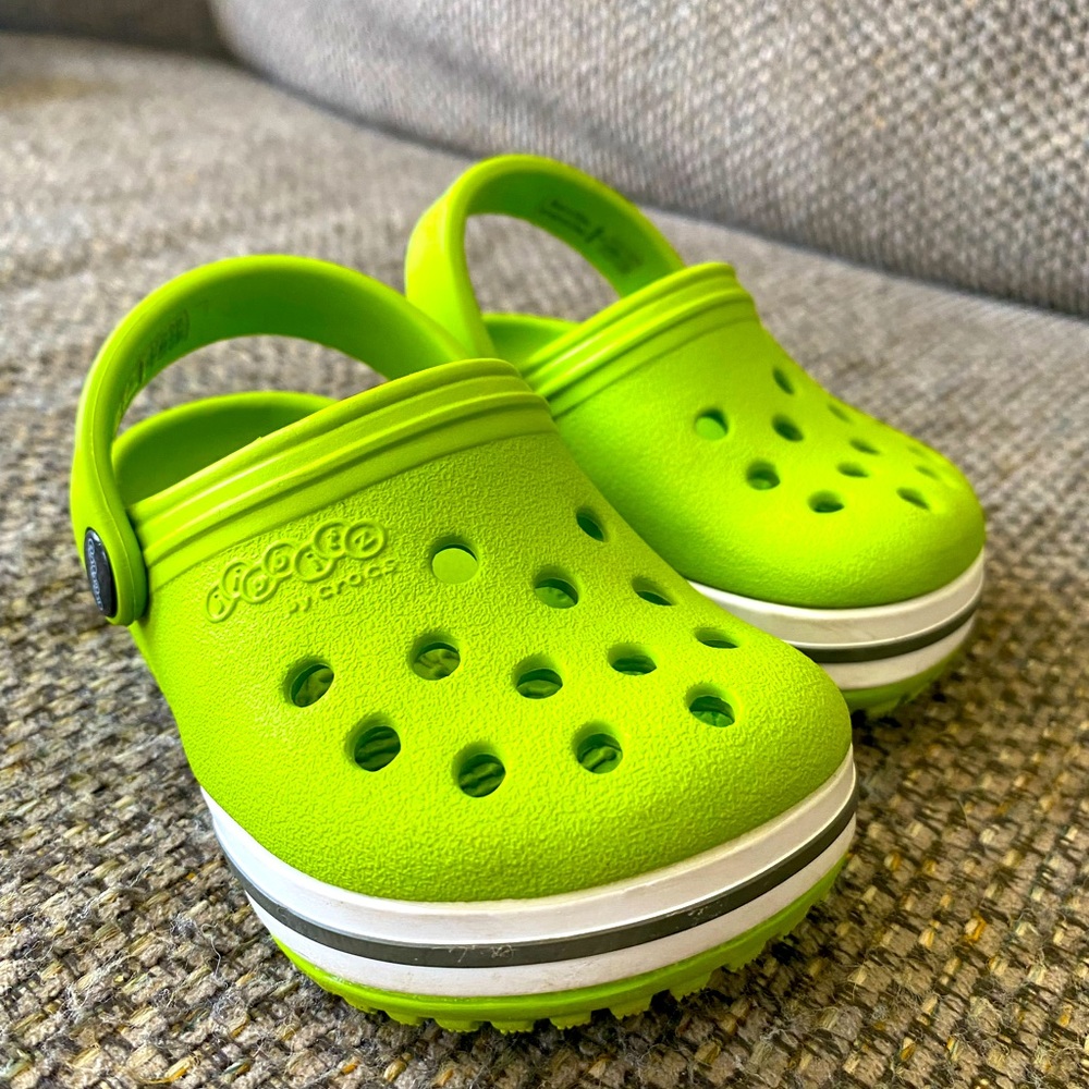 Size 4 - Crocs